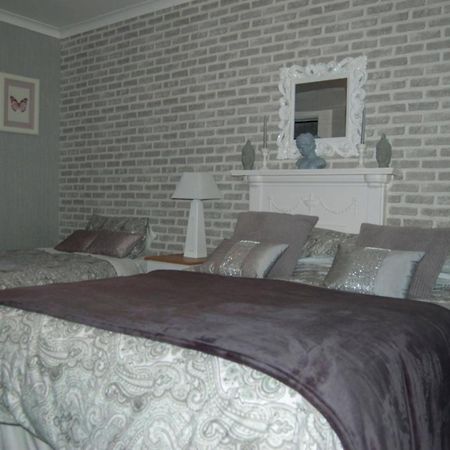 OYO La Spada Boutique Hotel Durham Extérieur photo